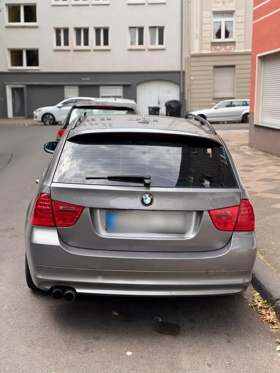 Gebraucht BMW 325 197 PS (144 kW) 2009 Grau Kombi