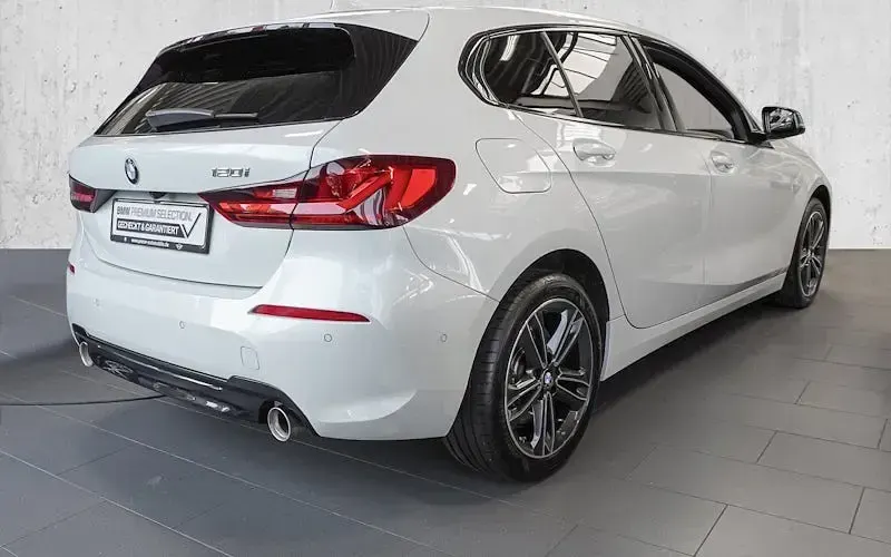 Gebraucht BMW 120 Sport Line 178 PS (130 kW) 2023 Weiß Kleinwagen
