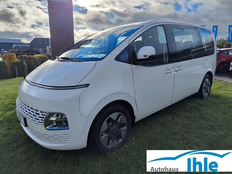 Weiß Gebraucht 2024 Hyundai Staria Trend Van | 44.990 € (Superpreis) - Bild 1/4