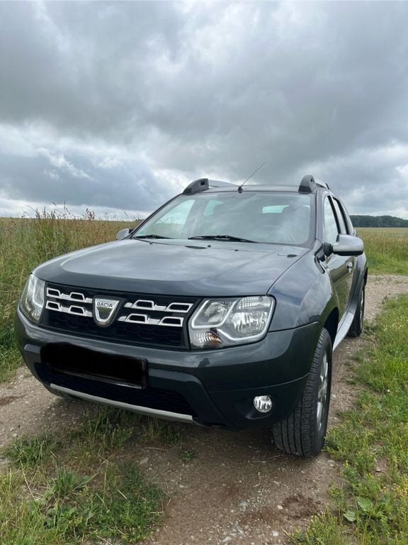 Grau Gebraucht 2016 Dacia Duster Prestige SUV | 7.900 € (Fairer Preis) - Bild 1/4