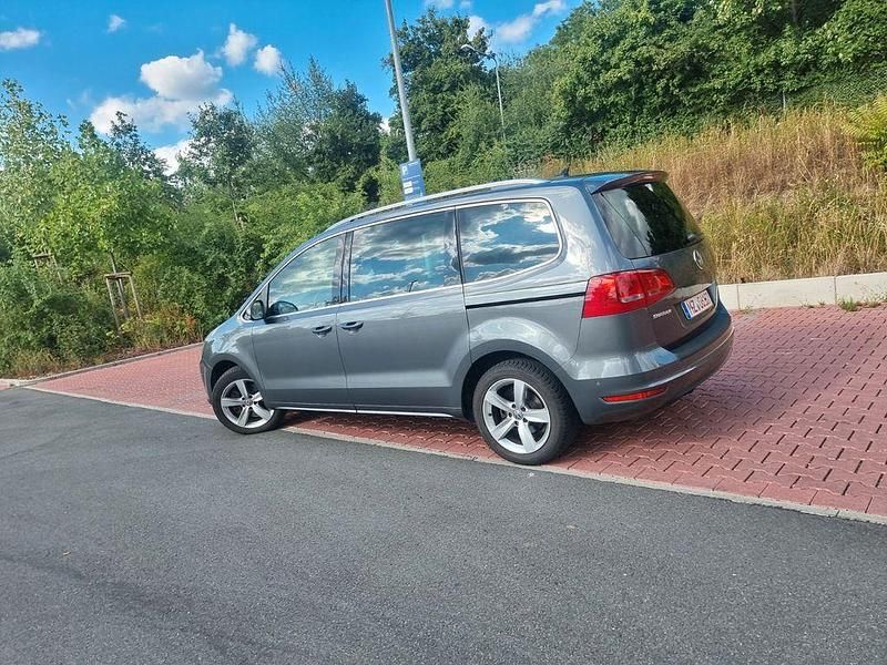 Gebraucht VW Sharan Trendline 140 PS (102 kW) 2014 Grau Van / Kleinbus