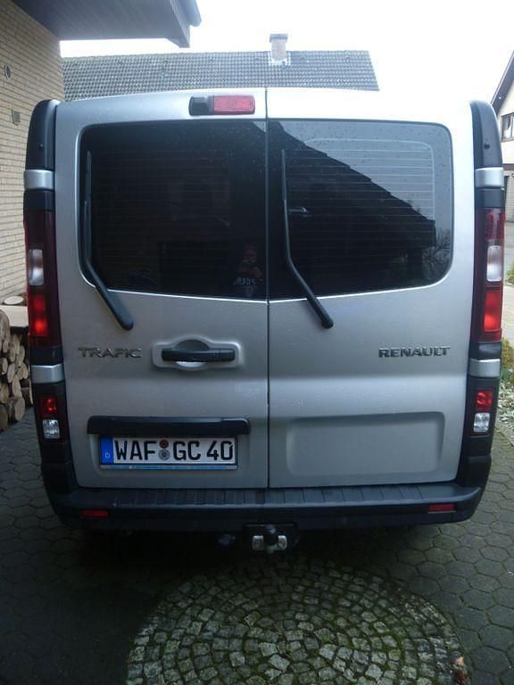 Gebraucht Renault Trafic 125 PS (91 kW) 2017 Silber Van / Kleinbus
