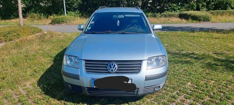 Blau Gebraucht 2003 VW Passat Basis Kombi | 500 € (Superpreis) - Bild 1/4