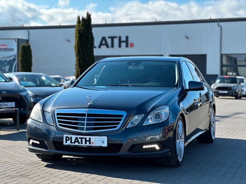 Grau Gebraucht 2009 Mercedes E350 Limousine | 8.990 € (Fairer Preis) - Bild 1/4