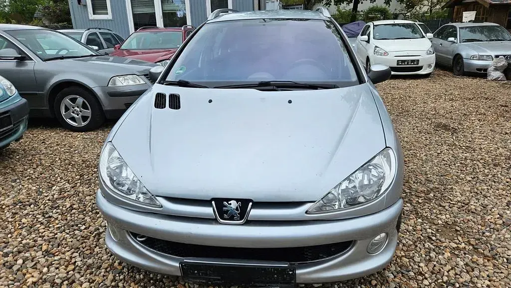 Gebraucht Peugeot 206 Tendance 88 PS (64 kW) 2004 Silber Limousine
