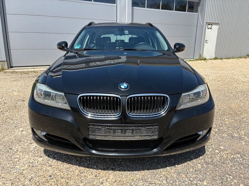 Gebraucht BMW 330 Sport Line 245 PS (180 kW) 2010 Schwarz Kombi