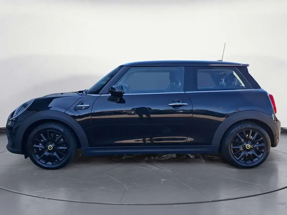 Gebraucht Mini Cooper SE Classic 135 kW (184 PS) 2023 Schwarz Kleinwagen