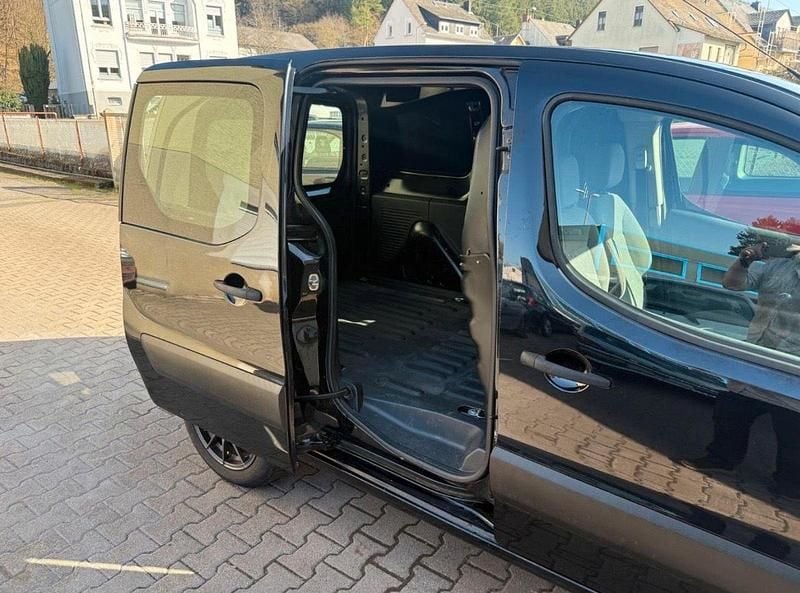 Gebraucht Peugeot Partner 98 PS (72 kW) 2012 Schwarz Van / Kleinbus