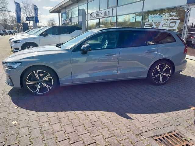 Gebraucht Volvo V60 145 PS (106 kW) 2023 Kombi