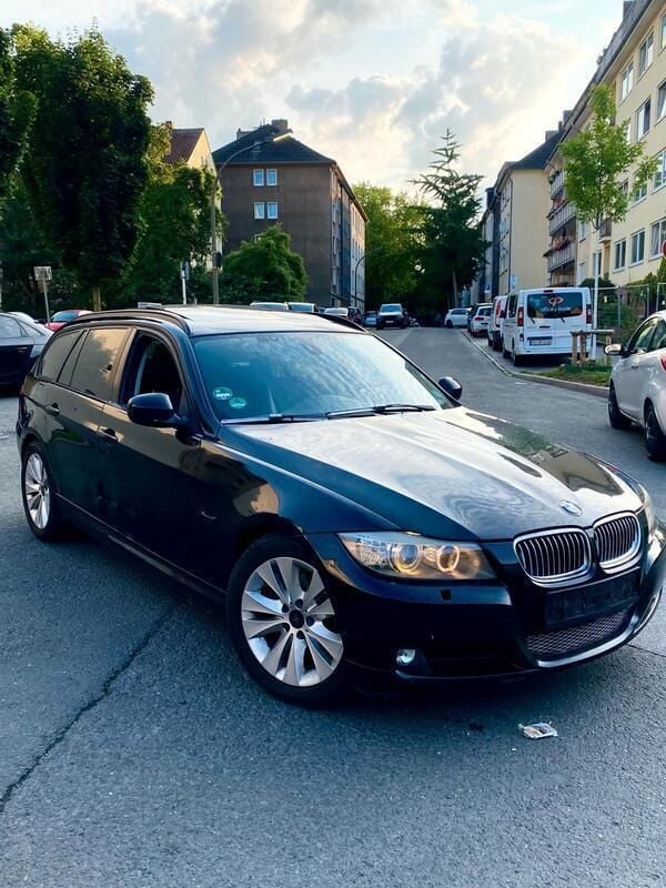 Schwarz Gebraucht 2010 BMW 320 Kombi | 3.000 € (Superpreis) - Bild 1/4