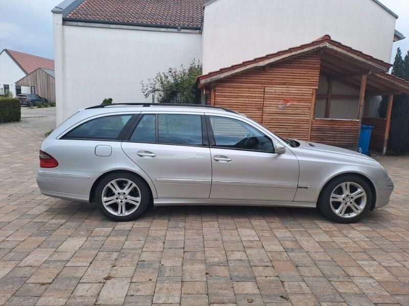 Silber Gebraucht 2007 Mercedes E200 Avantgarde Kombi | 8.500 € (Teuer) - Bild 1/4