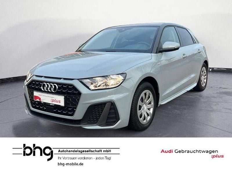 Pfeilgrau perleffekt/mythossch Gebraucht 2025 Audi A1 S-Line Limousine | 24.430 € (Guter Preis) - Bild 1/4