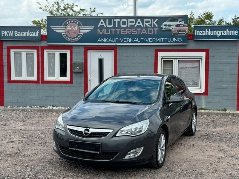 Grau Gebraucht 2012 Opel Astra Limousine | 4.600 € (Fairer Preis) - Bild 1/4