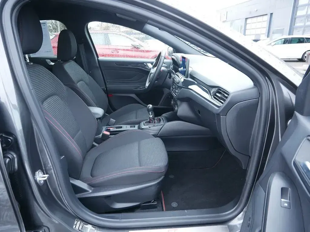 Gebraucht Ford Focus ST-Line 125 PS (91 kW) 2021 Grau Limousine