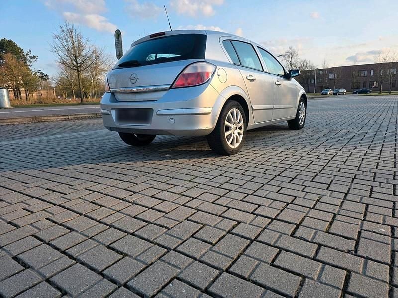 Gebraucht Opel Astra 105 PS (77 kW) 2004 Silber Kleinwagen