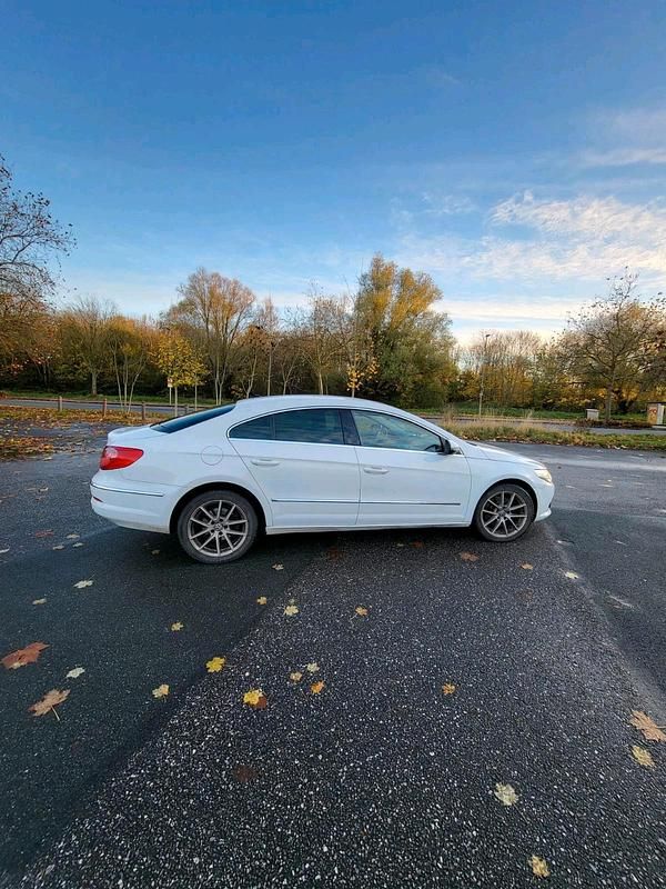 Gebraucht VW Passat 140 PS (102 kW) 2010 Weiß Coupé