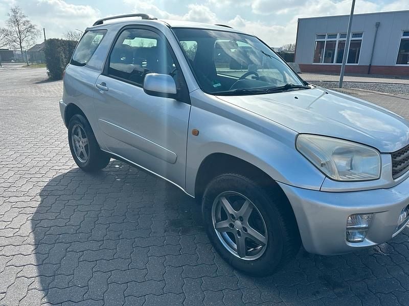 Gebraucht Toyota RAV4 125 PS (91 kW) 2002 Silber SUV