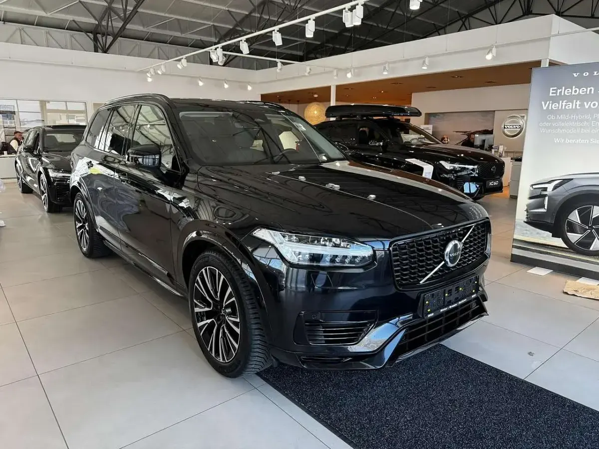 Gebraucht Volvo XC90 Plus 335 PS (246 kW) 2023 Onyx black / metallic SUV