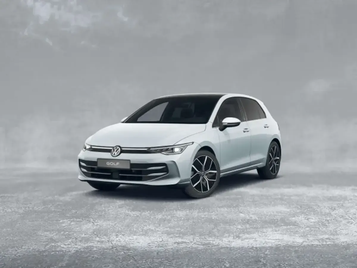 Gebraucht VW Golf VIII Edition 150 PS (110 kW) 2024 Crystal ice blue metallic Limousine