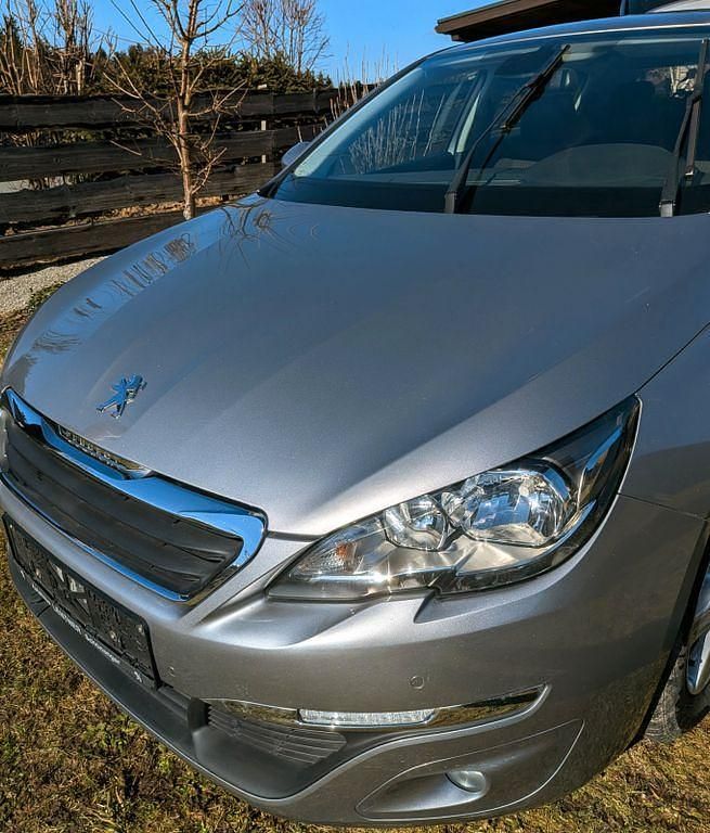 Gebraucht Peugeot 308 Active 116 PS (85 kW) 2013 Silber Limousine