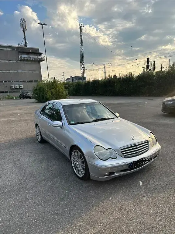 Gebraucht Mercedes 240 175 PS (128 kW) 2000 Silber Limousine