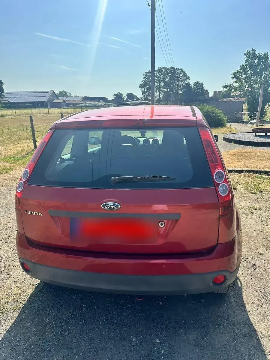 Gebraucht Ford Fiesta Ambiente 69 PS (50 kW) 2006 Rot Kleinwagen