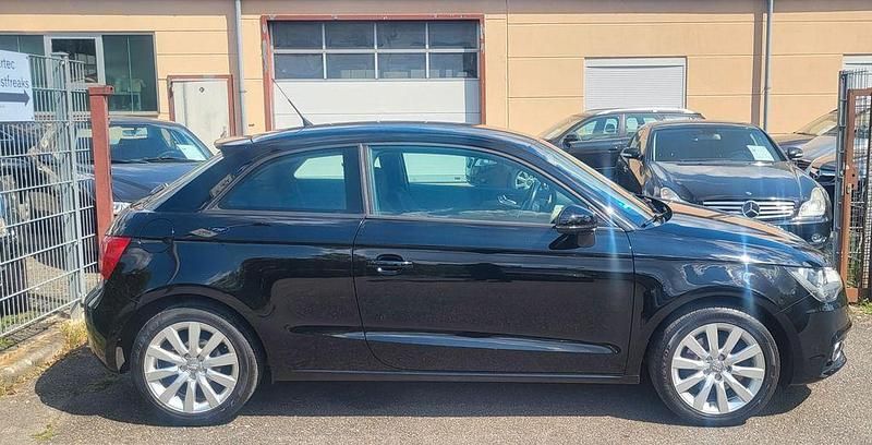 Second-hand Audi A1 Ambition 122 CP (89 kW) 2011 Negru Hatchback