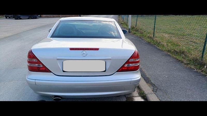 Gebraucht Mercedes SLK230 197 PS (144 kW) 2002 Silber Cabrio