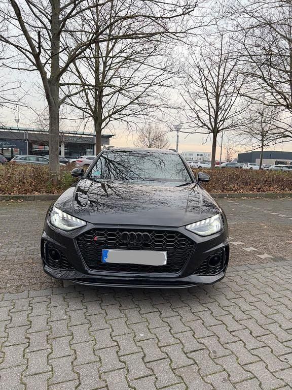 Mythosschwarz Gebraucht 2023 Audi RS4 Sport Kombi | 64.499 € (Superpreis) - Bild 1/4