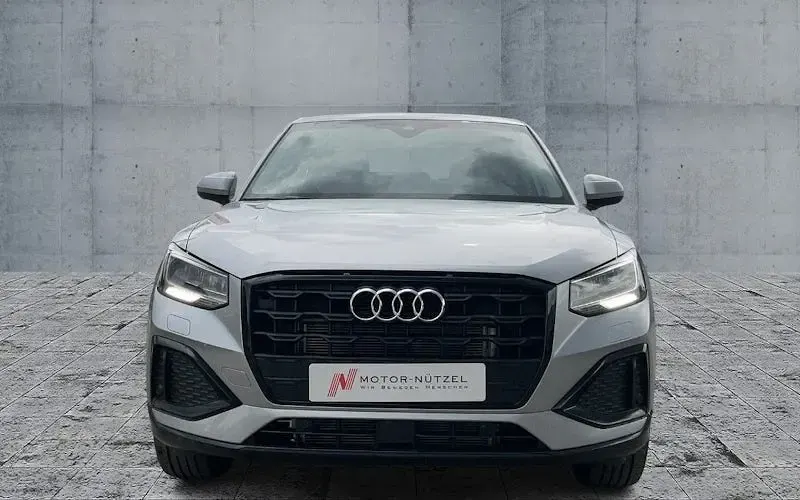 Neu Audi Q2 Advanced Plus 150 PS (110 kW) 2026 Silber SUV