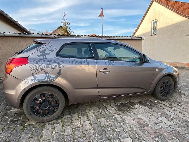 Gebraucht Kia ProCeed EX 143 PS (105 kW) 2008 Grau Kleinwagen