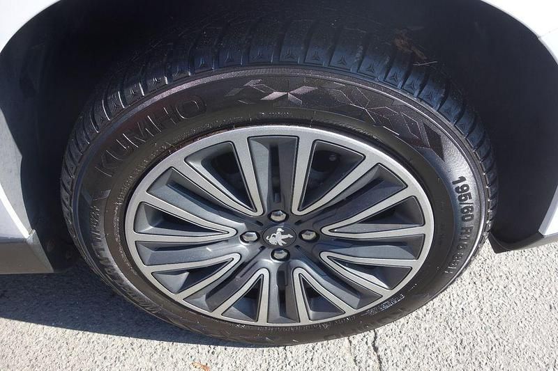 Gebraucht Peugeot 2008 Active 92 PS (67 kW) 2015 Weiß SUV