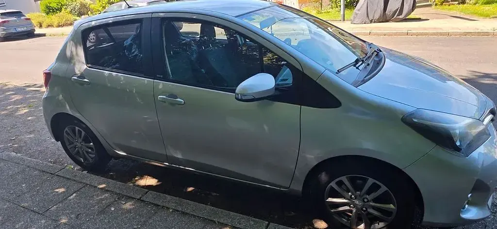 Gebraucht Toyota Yaris Edition-S 99 PS (72 kW) 2017 Silber Limousine