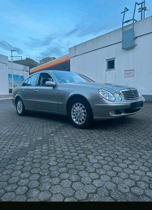 Gebraucht Mercedes E240 177 PS (130 kW) 2004 Grau Limousine