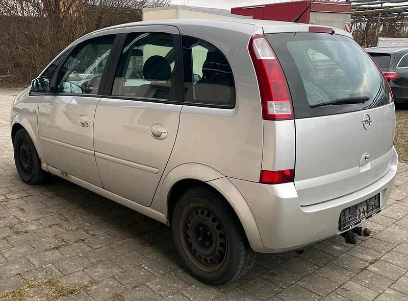 Gebraucht Opel Meriva 101 PS (74 kW) 2004 Silber Van / Kleinbus