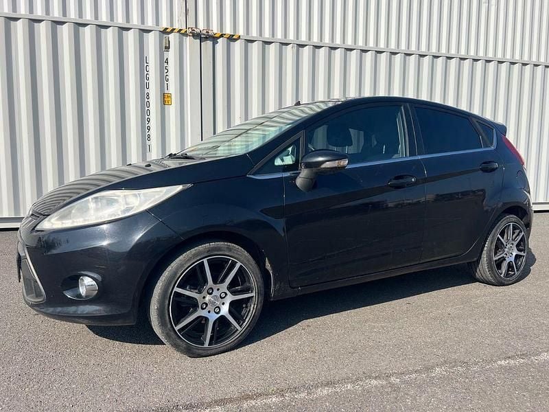 Gebraucht Ford Fiesta Titanium 97 PS (71 kW) 2010 Schwarz Kleinwagen