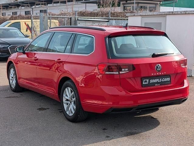 Gebraucht VW Passat Pro 122 PS (89 kW) 2023 Rot Kombi