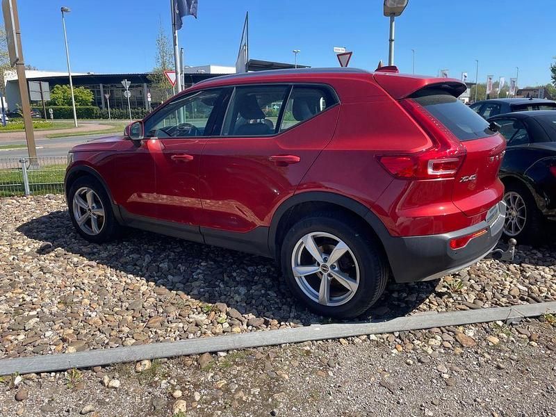Gebraucht Volvo XC40 Momentum 150 PS (110 kW) 2018 Rot SUV