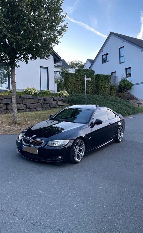 Schwarz Gebraucht 2012 BMW 330 M Sport Coupé | 14.500 € (Fairer Preis) - Bild 1/4