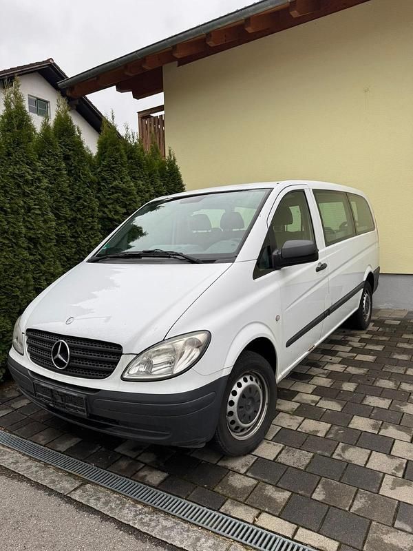 Weiß Gebraucht 2010 Mercedes Vito Van / Kleinbus | 7.299 € - Bild 1/4