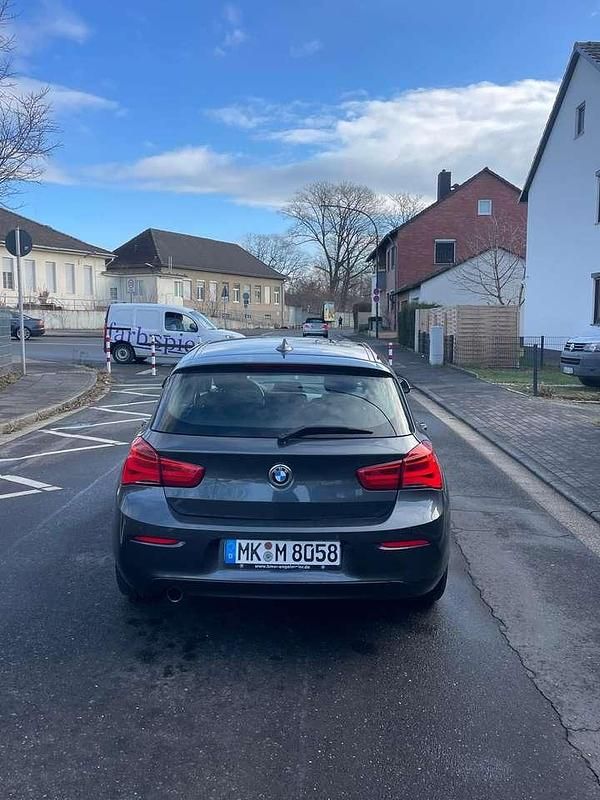 Gebraucht BMW 116 Advantage 109 PS (80 kW) 2018 Grau Kleinwagen