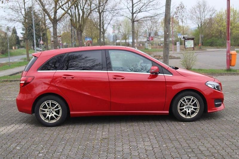 Gebraucht Mercedes B180 109 PS (80 kW) 2017 Rot Van / Kleinbus
