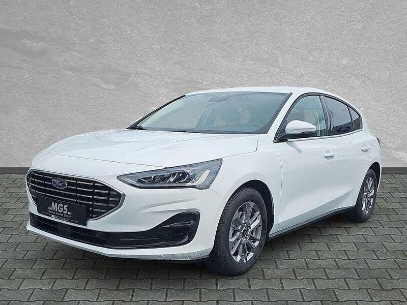 Neu Ford Focus Titanium 155 PS (114 kW) 2026 Weiß Limousine