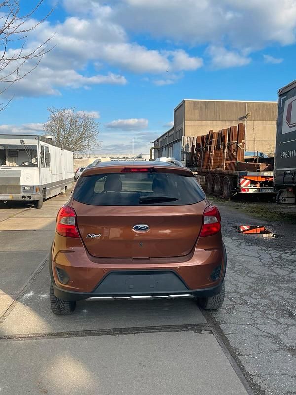 Gebraucht Ford Ka Plus 85 PS (62 kW) 2019 Andere farben Kleinwagen