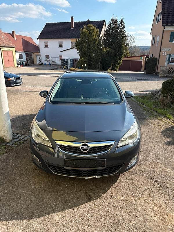 Gebraucht Opel Astra 116 PS (85 kW) 2010 Blau Limousine