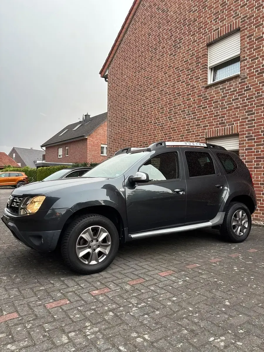 Gebraucht Dacia Duster Prestige 125 PS (91 kW) 2014 Grau SUV