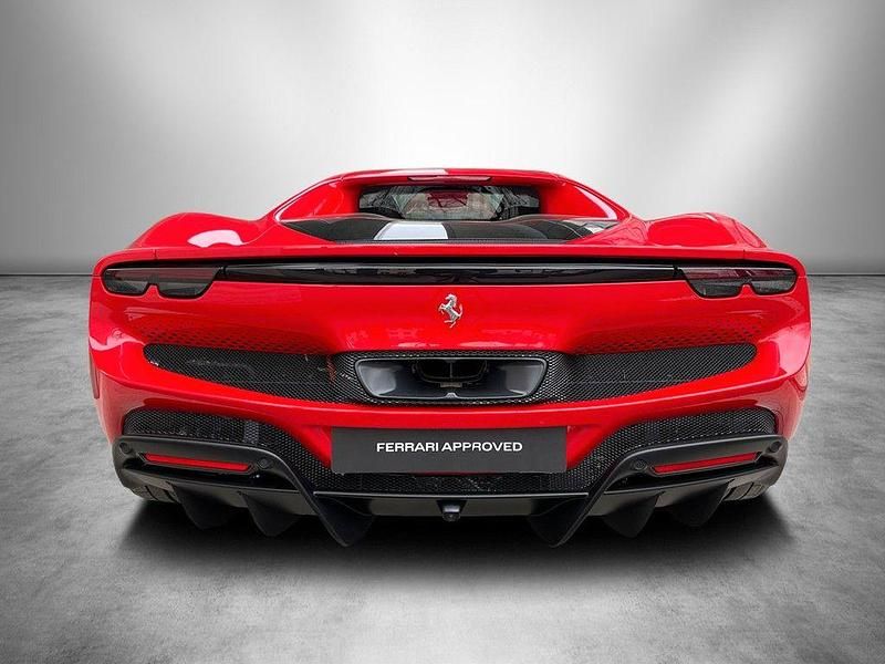 Gebraucht Ferrari 296 829 PS (609 kW) 2023 Rot Coupé
