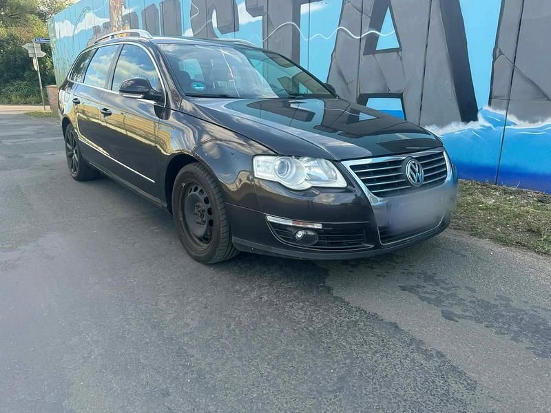 Braun Gebraucht 2006 VW Passat Kombi | 999 € (Guter Preis) - Bild 1/4