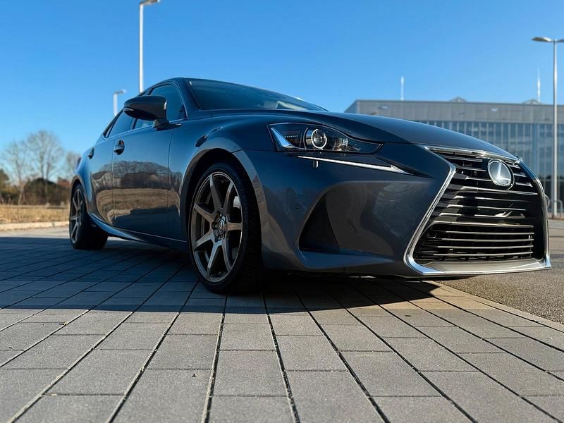 Gebraucht Lexus IS300h Executive Line 223 PS (164 kW) 2018 Grau Limousine