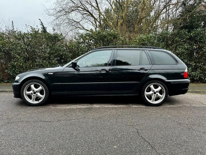 Schwarz Gebraucht 2005 BMW 330 Sport Line Kombi | 3.900 € (Fairer Preis) - Bild 1/4